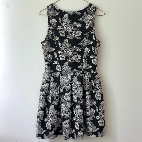 Black Floral Dress - Picture 2 of 6